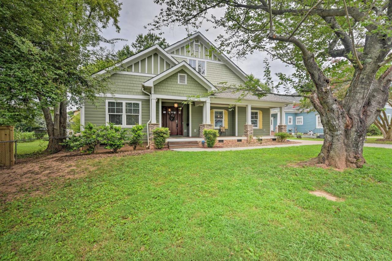 Charlotte Home With Deck In Noda District Near Unc! Exterior photo